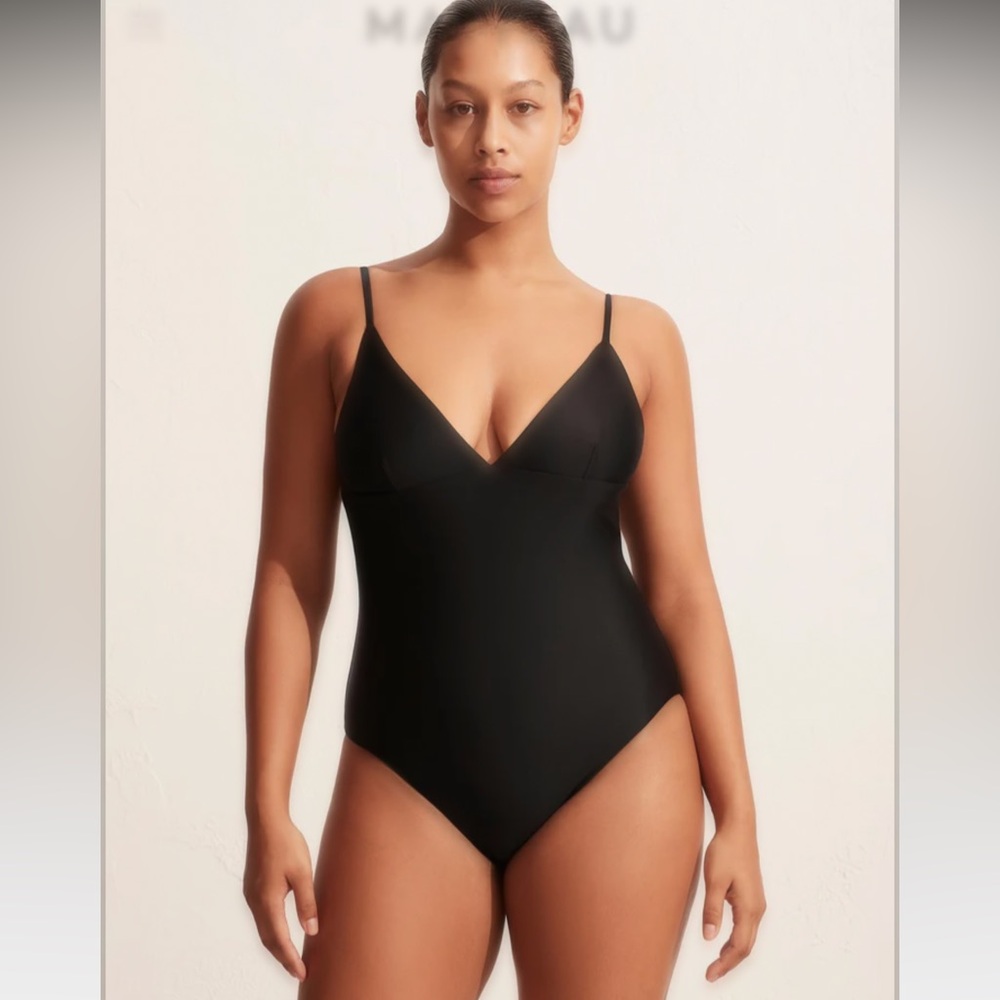 MATTEAU classic maillot deep V triangle bust and low rise back swimsuit 🖤